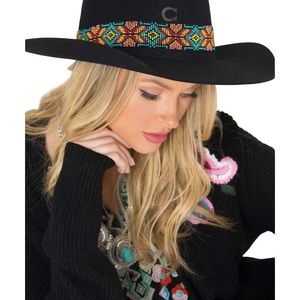 - Black size M Charlie One Horse Hat. Like New.